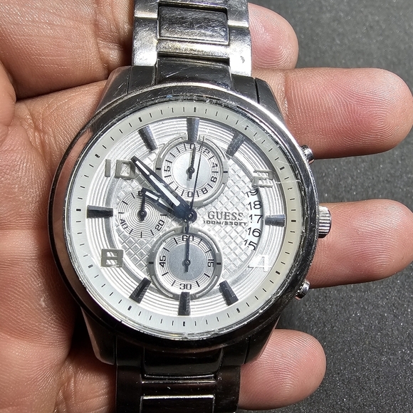 Guess Steel Mens Quartz Watch Silver Tone Working U0075G3 Cracked Crystal shows - Picture 1 of 12